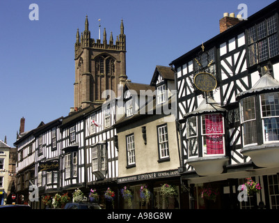 Broad Street e chiesa parrocchiale, Ludlow, Shropshire, Inghilterra, UK, Regno Unito, Gran Bretagna, Europa Foto Stock