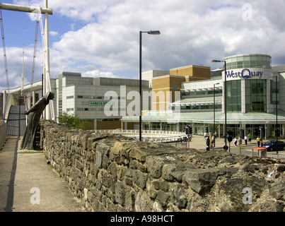 Il WestQuay Shopping Centre, visto dalle mura della città di Southampton, Hampshire, Inghilterra, Regno Unito, Gran Bretagna Foto Stock