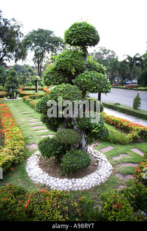 Thai ornamentali botanico Giardino formale in base al Dusit Resort hotel a Pattaya, nel sud della Thailandia Foto Stock