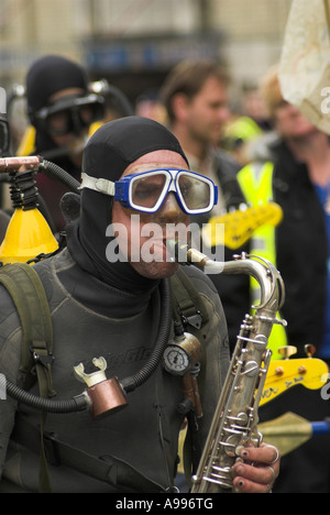 Spettacoli di strada in Brighton, East Sussex, Inghilterra, Regno Unito. Foto Stock