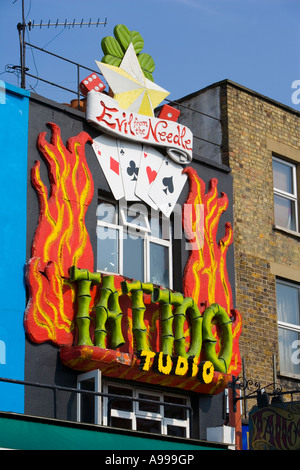 "Male dall'ago" Tattoo Studio facciata in Camden Town, Londra Foto Stock
