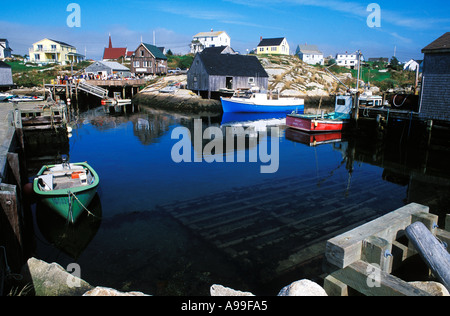 Pesca colorata città di Peggy s Cove in Nova Scotia Canada Foto Stock