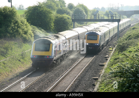 Primo grande Western ad alta velocità treno passeggeri che transitano ad alta velocità Foto Stock