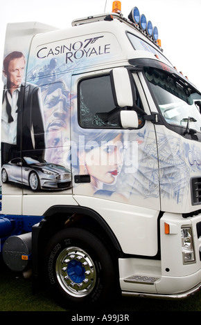 James Bond Casino Royale airbrushed murale su una cabina di autocarro a TruckFest, Peterborough, Regno Unito. Foto Stock