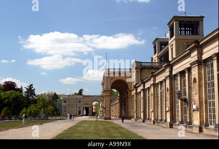 L'Orangerie nei giardini del palazzo Sanssouci a Potsdam in Germania Foto Stock