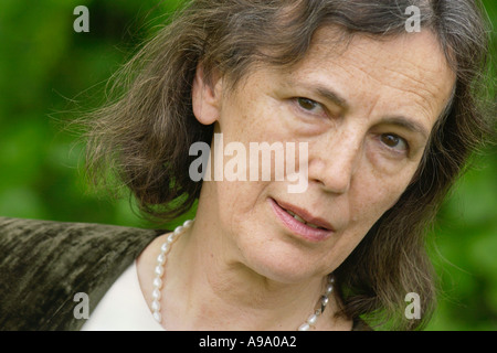 Claire Tomalin Whitbread Libro dell'anno vincitore nella foto a Hay Festival 2003 Hay on Wye Powys Wales UK Foto Stock