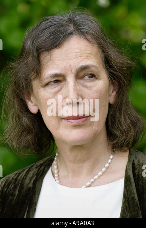 Claire Tomalin Whitbread Libro dell'anno vincitore nella foto a Hay Festival 2003 Hay on Wye Powys Wales UK Foto Stock