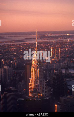 CHRYSLER BUILDING (©WLLIAM VAN ALEN 1930) dello skyline di Midtown Manhattan NEW YORK CITY USA Foto Stock