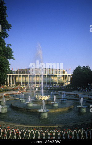 Fontana CONCERT HALL Tivoli Gardens Copenhagen DANIMARCA Foto Stock