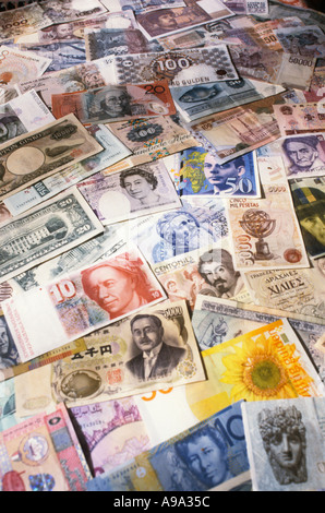 Vecchia valuta globale Foto Stock