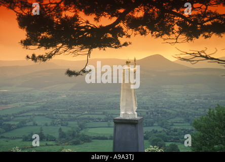 Statua di Cristo Re GLEN OF AHERLOW COUNTY TIPPERRARY IRLANDA Foto Stock