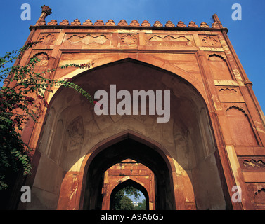 Serie di archi cerimoniale costruito in pietra arenaria rossa al Red Fort Agra India Foto Stock