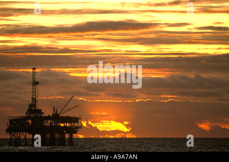 OFFSHORE oil drilling RIG CALIFORNIA USA Foto Stock