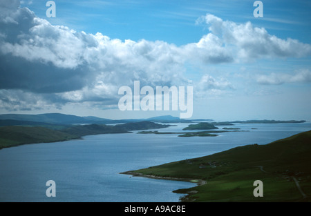 Le Isole Shetland vista dalla terraferma in bianchezza UK Gran Bretagna Foto Stock