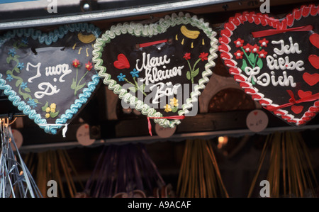 Gingerbread cuori al Oktoberfest a Monaco di Baviera Baviera Germania Foto Stock