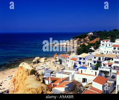 PRAIA Olhos D'Agua villaggio di pescatori di Albufeira costa Algarve in Portogallo Foto Stock