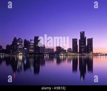 SKYLINE DEL CENTRO Fiume Detroit DETROIT MICHIGAN STATI UNITI Foto Stock
