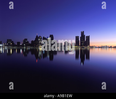 SKYLINE DEL CENTRO Fiume Detroit DETROIT MICHIGAN STATI UNITI Foto Stock