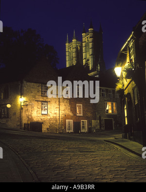COBBLESTONE STREET MICHAELGATE COTTAGES LINCOLN CATHEDRAL LINCOLNSHIRE ENGLAND UK Foto Stock