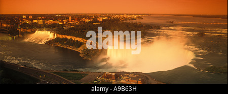 Antenna americano a ferro di cavallo e le cascate del Niagara in CANADA STATI UNITI D'AMERICA Foto Stock