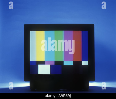 SCHEDA DI PROVA STORICA A COLORI 1992 (© GEORGE HERSEE 1967) TELEVISORE CRT 1980S VECCHIO STILE (©SONY CORP 1987) Foto Stock