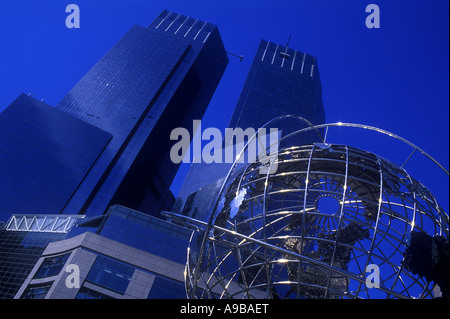 TRUMP INTERNATIONAL HOTEL GLOBE DEUTSCHE BANK CENTER (©SOM 2004) COLUMBUS CIRCLE MANHATTAN NEW YORK CITY USA Foto Stock