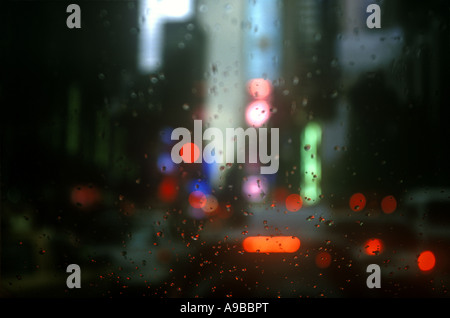 La pioggia sulla finestra auto STORM Settima avenue midtown Manhattan NEW YORK CITY USA Foto Stock