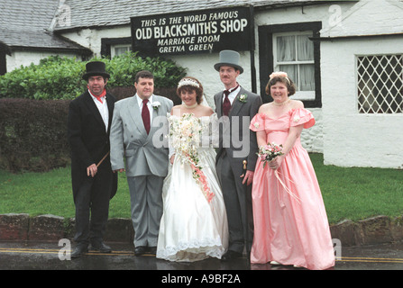 Sposa giovane dopo il loro matrimonio Gretna Green Scozia Scotland Foto Stock