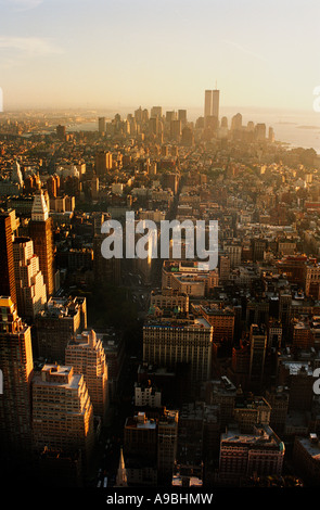 Vista dello skyline di New York con le torri gemelle del World Trade Center su Venerdì 7 Settembre 2001 Foto Stock