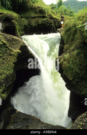 Ingresso alla drammatica cade nella Kali Gandaki Gorge in Nepal Foto Stock