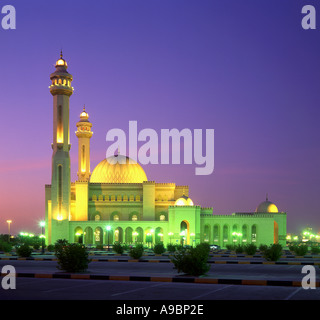 Grande moschea al Fateh a Dusk, Manama, Bahrain, Golfo Persico, Medio Oriente Foto Stock