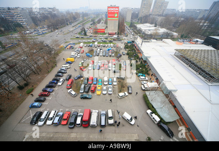 Vista aerea del parco auto nella zona suburbana di Zagabria Croazia Foto Stock