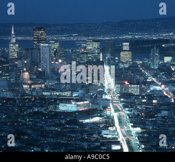 San Francisco California USA di notte mostra Market Street e sullo skyline Foto Stock