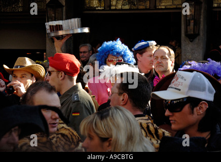 Il carnevale di Duesseldorf fuori Uerige pub 2007 Foto Stock
