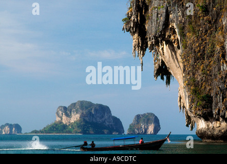 Longtail boat Phranang Beach Phra Nang krabi Thailandia Foto Stock