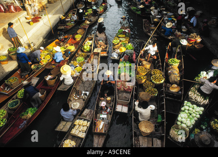 Damnern Saduak mercato galleggiante vicino a Bangkok in Tailandia Foto Stock