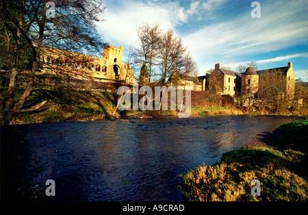 Jedburgh Abbey, una rovina Abbazia Agostiniana che fu fondata nel XII secolo, è situato nella città di Jedburgh. Foto Stock