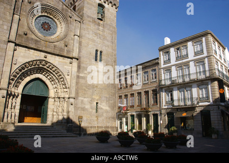 Vista di Viana do Castelo vecchio XIII secolo chiesa della città Costa Verde Porto Norte Portogallo settentrionale della penisola Iberica Europa Foto Stock