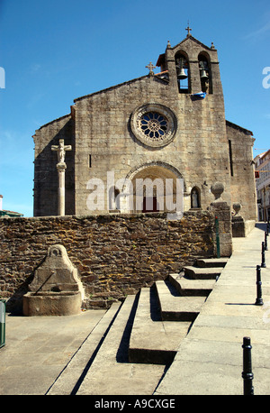 Veduta di una chiesa nel centro storico della città di Betanzos Galizia A Coruña España Iberia Spagna Europa Foto Stock
