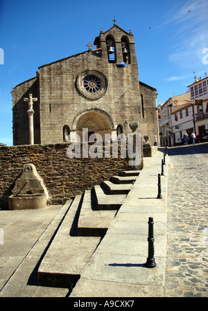 Veduta di una chiesa nel centro storico della città di Betanzos Galizia A Coruña España Iberia Spagna Europa Foto Stock