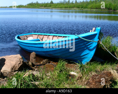 Blu barca a remi Foto Stock