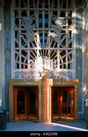 Vancouver, BC, British Columbia, Canada - Palazzo Marino, Art Deco dettaglio sopra porta girevole di ingresso Foto Stock