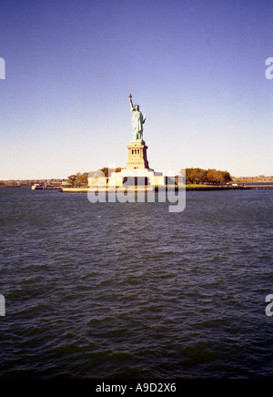 Vista della Statua della Libertà, Ellis Island il porto di New York Stati Uniti d'America Stati Uniti d'America Foto Stock