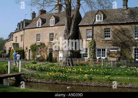 Lower Slaughter Gloucestershire in Cotswolds calcare cottages England Regno Unito Regno Unito Foto Stock