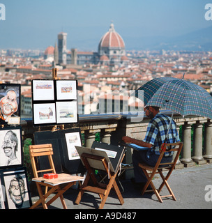 Un artista in Piazzale Michelangelo con vista sul Duomo e la città vecchia dietro, Firenze, Toscana, Italia Foto Stock