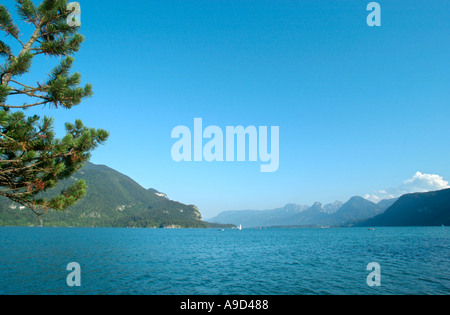 Vista sul lago di Wolfgang da St Gilgen, Salzkammergut, Austria Foto Stock