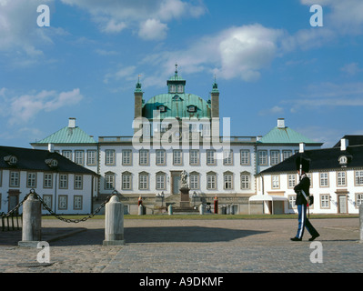 Fredensborg slot ( Palace ), vicino a Hillerød, Fredriksborg, Sjælland (Zelanda), Danimarca. Foto Stock