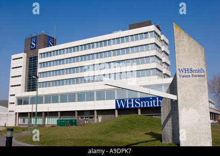 Sede centrale mondiale e un centro di distribuzione di WHSmiths Greenbridge in Swindon Foto Stock