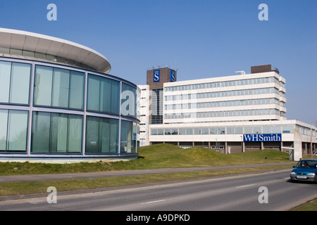 Sede centrale mondiale e un centro di distribuzione di WHSmiths Greenbridge in Swindon Foto Stock
