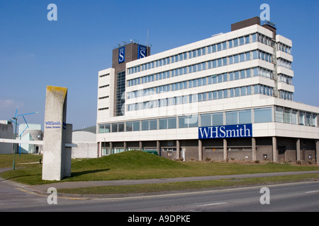 Sede centrale mondiale e un centro di distribuzione di WHSmiths Greenbridge in Swindon Foto Stock
